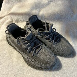Kids Adidas Yeezy Boost 350 V2 Gray Sz 6 Y